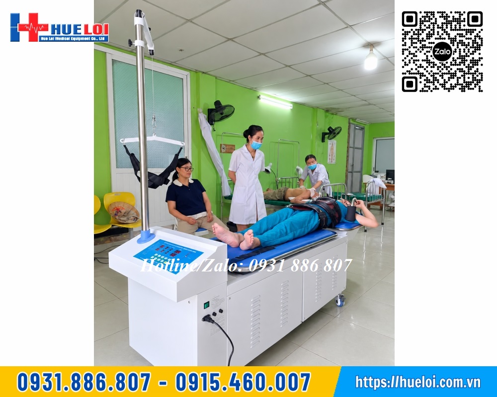 khách hàng sử dụng giường kéo giãn cột sống lưng cổ yp 2009b