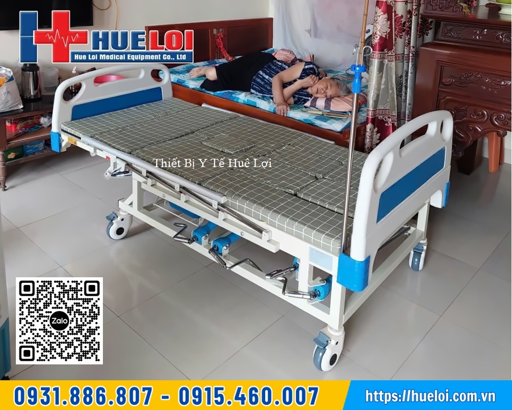 bàn giao giường y tế 4 tay quay cho khách hàng