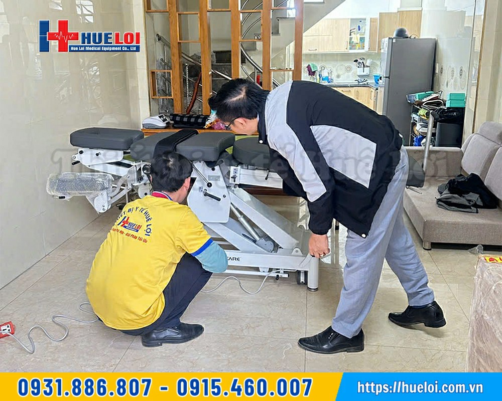 bàn giao giường tác động cột sống cho khách