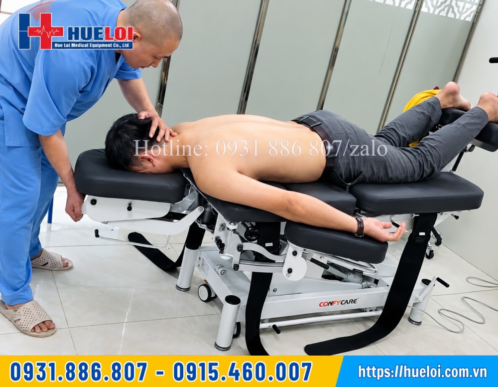 Bàn giao giường tác động cột sống cho khách hàng