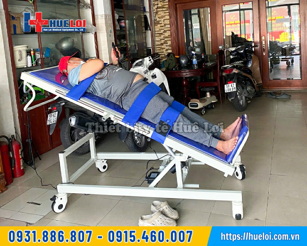 giường tập đứng cho người liệt