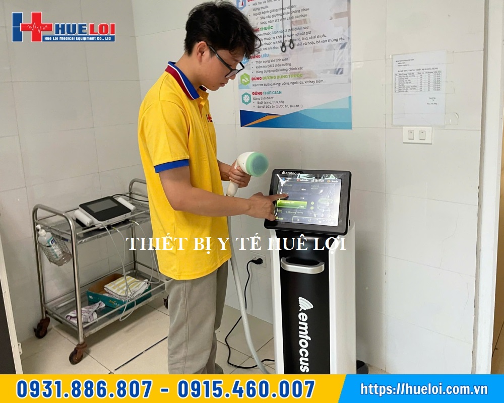 bàn giao máy xung kích trị liệu EMFOCUS-III 