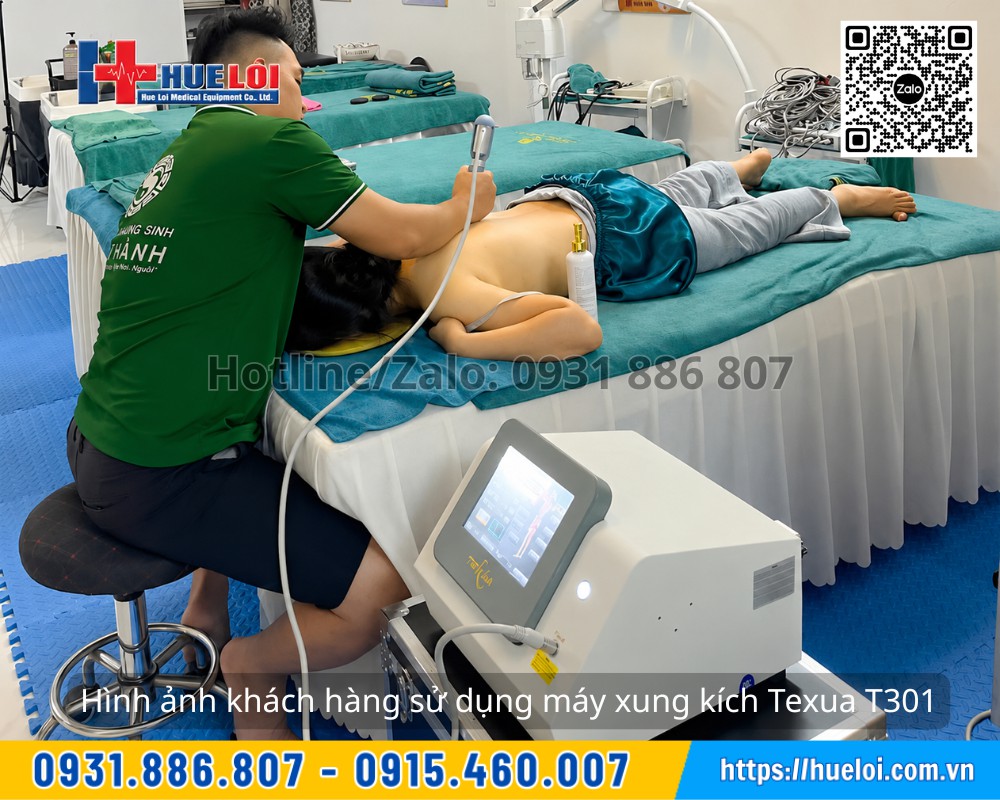 khách hàng sử dụng máy xung kích trị liệu texua t301
