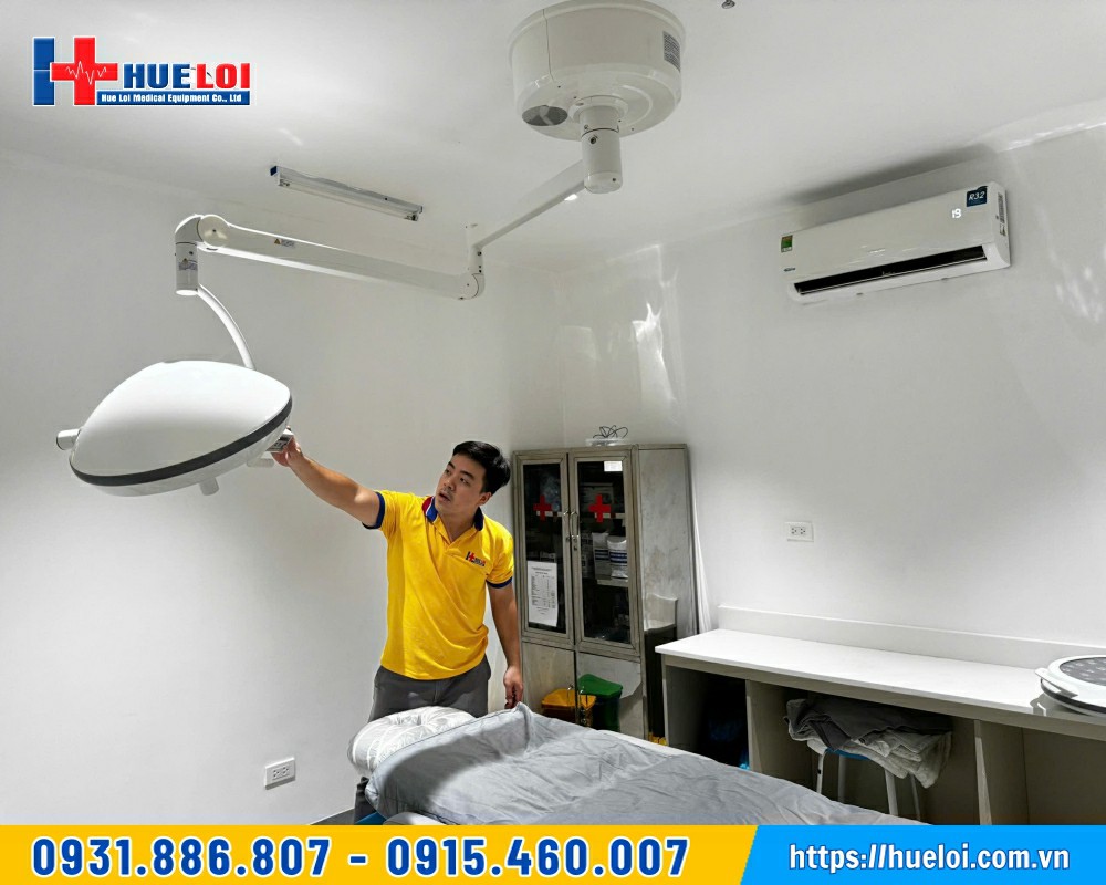 đèn mổ treo trần bòng halogen