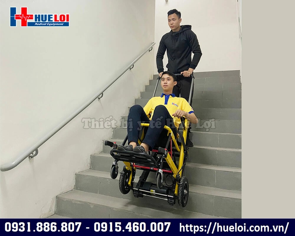 xe lăn có chức năng leo cầu thang