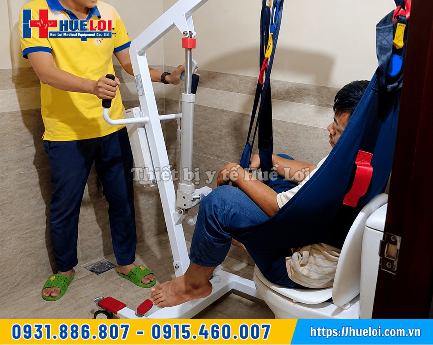 xe lăn nâng hạ người bệnh đi vệ sinh